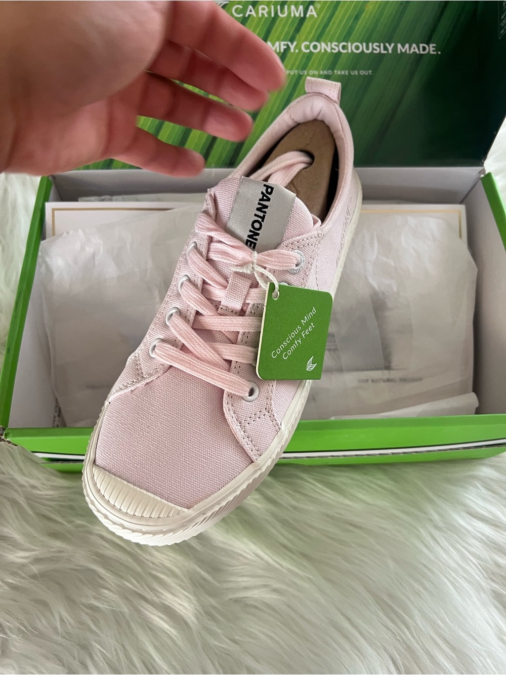 Cariuma Women’s Low-Top Canvas Sneakers - Light Pink & White